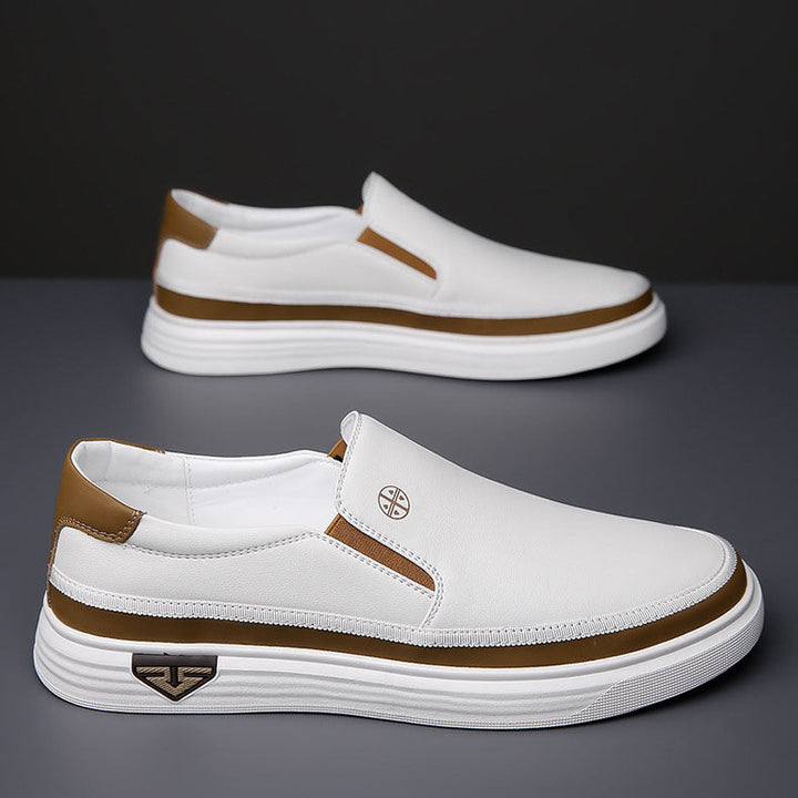 Minimalistische lichte loafers