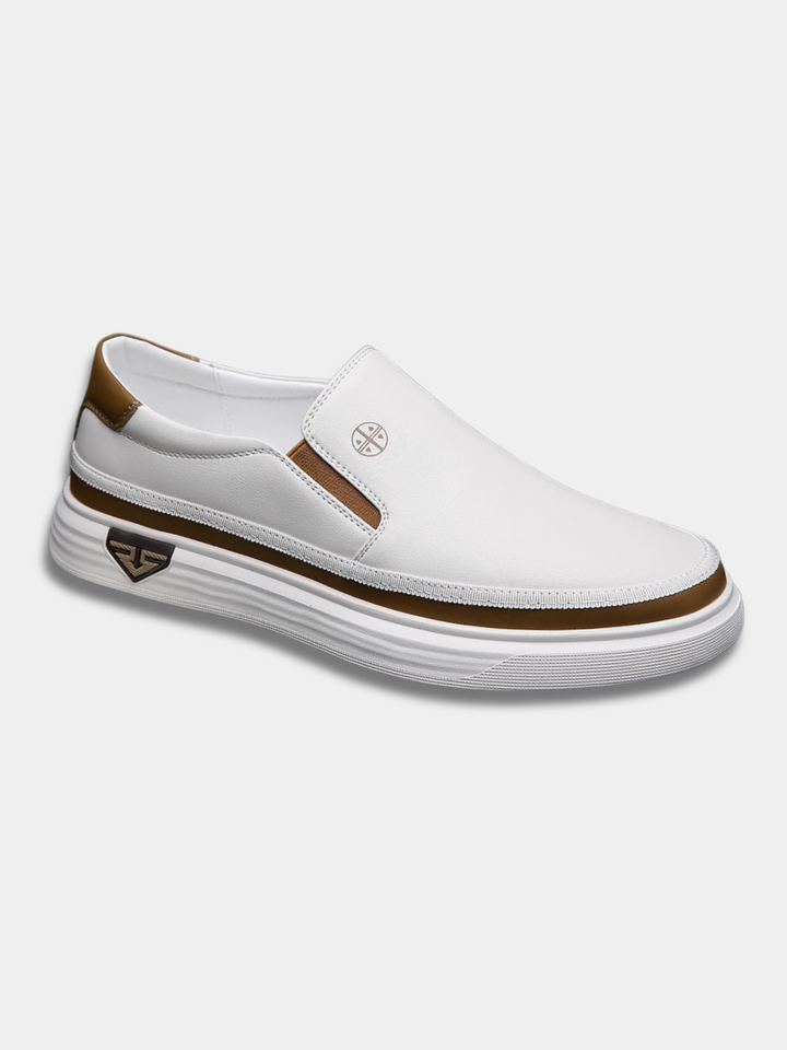 Minimalistische lichte loafers