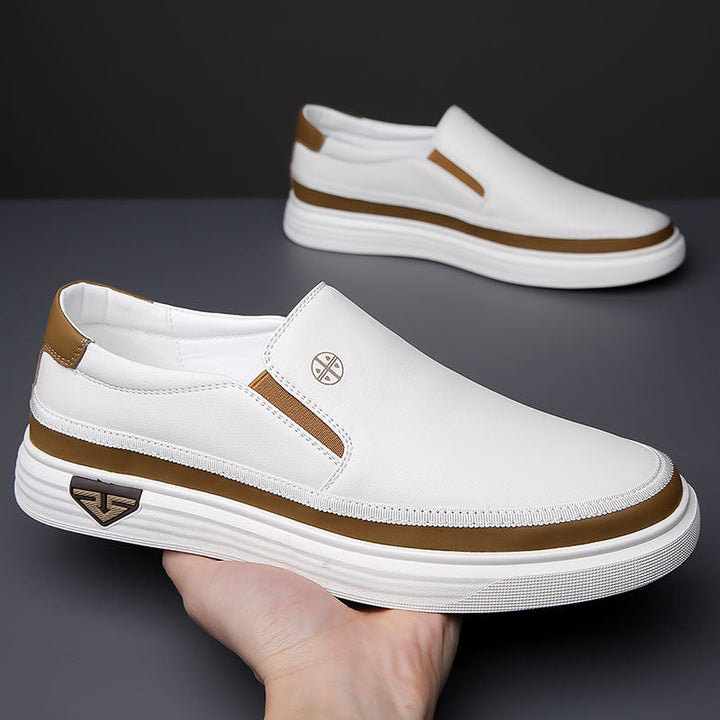 Minimalistische lichte loafers