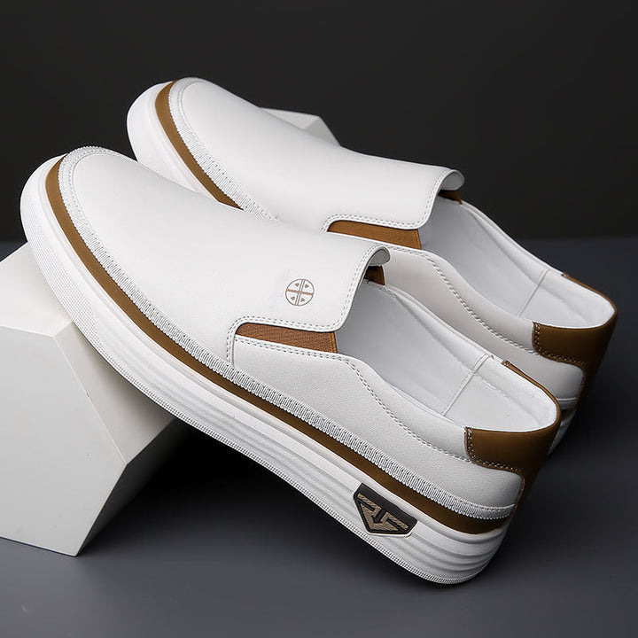 Minimalistische lichte loafers
