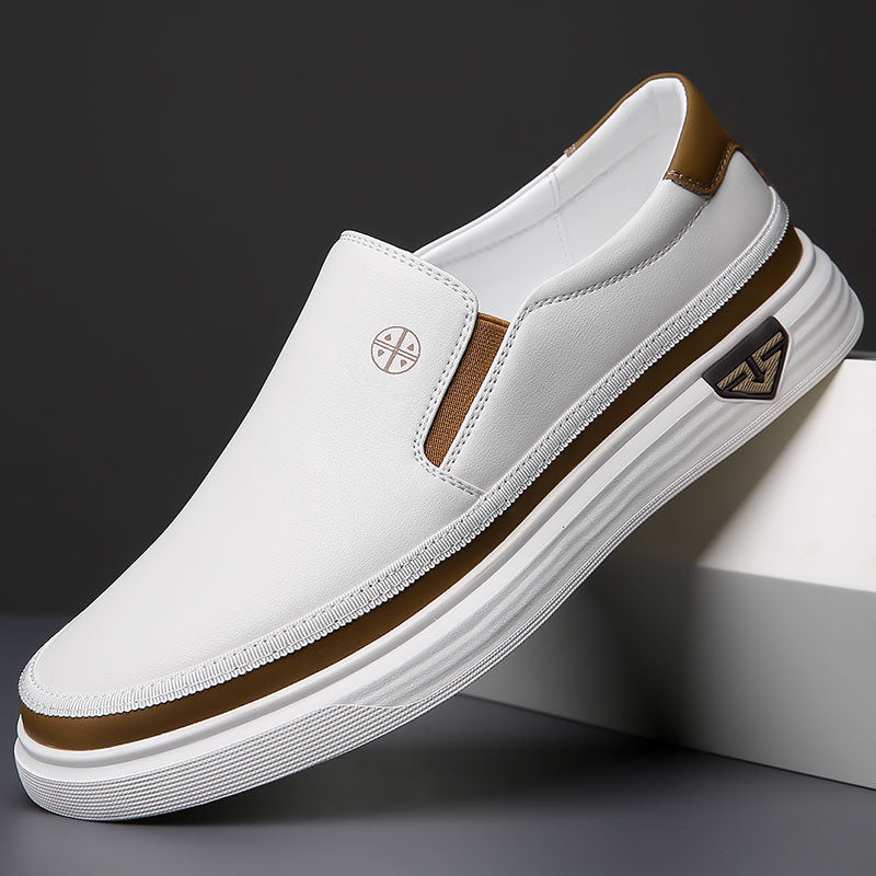 Minimalistische lichte loafers