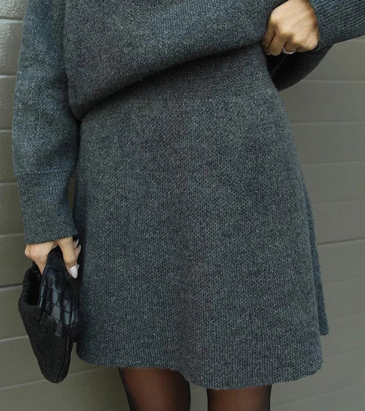 Velara | Gebreide set – oversized trui + minirok