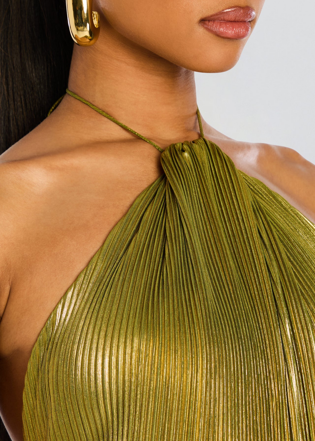 MAÏA | Goudgroene Halterjurk met Luxe Split